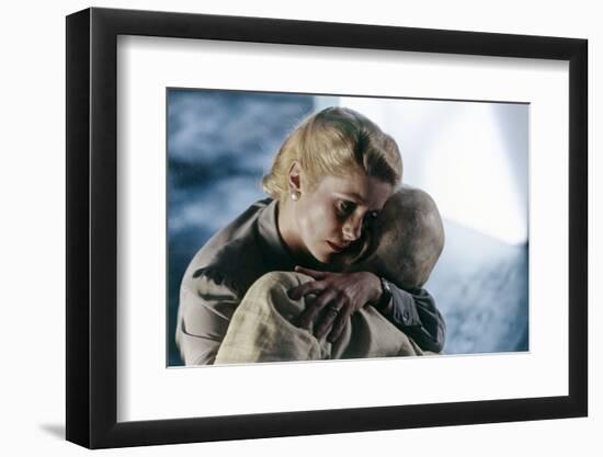 Les Predateurs THE HUNGER by Tony Scott with Catherine Deneuve, David Bowie, 1983, (photo)-null-Framed Photo
