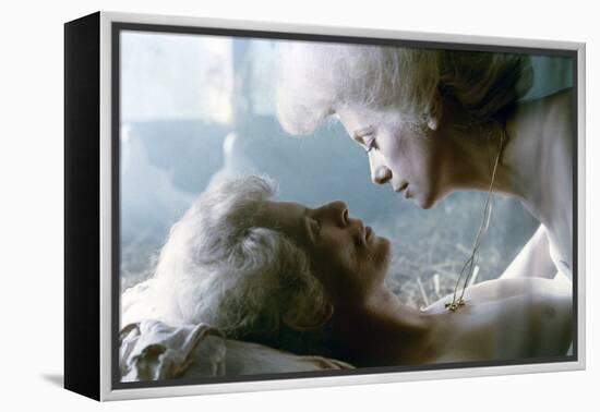 Les Predateurs The Hunger by Tony Scott with David Bowie, Catherine Deneuve, 1983 (photo)-null-Framed Stretched Canvas