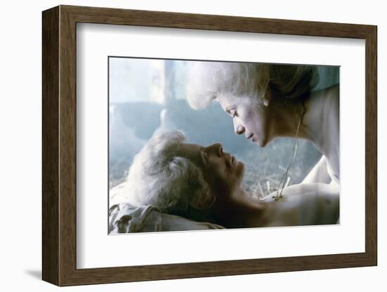 Les Predateurs The Hunger by Tony Scott with David Bowie, Catherine Deneuve, 1983 (photo)-null-Framed Photo