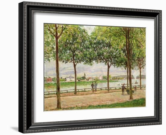 Les Promenade des Marronniers, St Cloud, 1878-Alfred Sisley-Framed Giclee Print