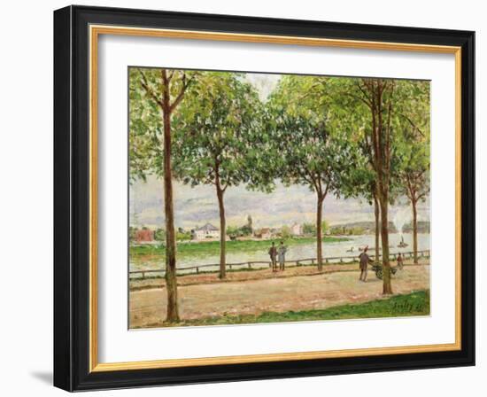 Les Promenade des Marronniers, St Cloud, 1878-Alfred Sisley-Framed Giclee Print