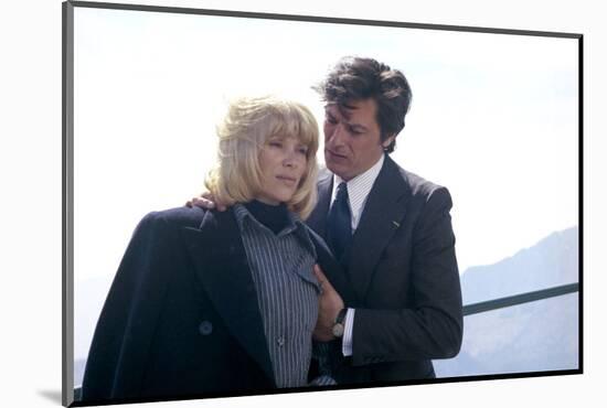 Les seins by glace Icy Breasts by Georges Lautner with Mireille Darc and Alain Delon, 1974 (photo)-null-Mounted Photo