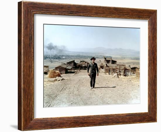 Les sept Mercenaires The MAGNIFICENT SEVEN by John Sturges with Yul Brynner, 1960 (photo)-null-Framed Photo