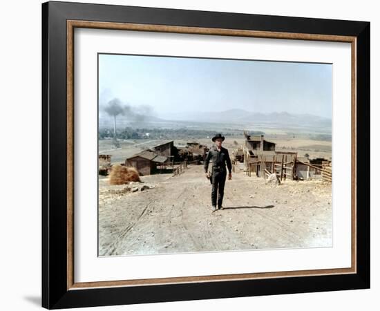 Les sept Mercenaires The MAGNIFICENT SEVEN by John Sturges with Yul Brynner, 1960 (photo)-null-Framed Photo