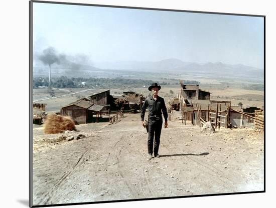 Les sept Mercenaires The MAGNIFICENT SEVEN by John Sturges with Yul Brynner, 1960 (photo)-null-Mounted Photo