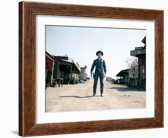 Les sept Mercenaires The MAGNIFICENT SEVEN by John Sturges with Yul Brynner, 1960 (photo)-null-Framed Photo