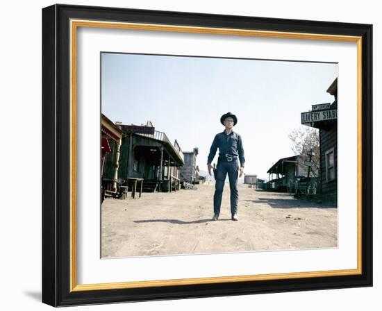 Les sept Mercenaires The MAGNIFICENT SEVEN by John Sturges with Yul Brynner, 1960 (photo)-null-Framed Photo