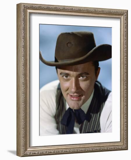 Les Sept Mercenaires The MAGNIFICENT SEVEN by JohnSturges with Robert Vaughn, 1960 (photo)-null-Framed Photo