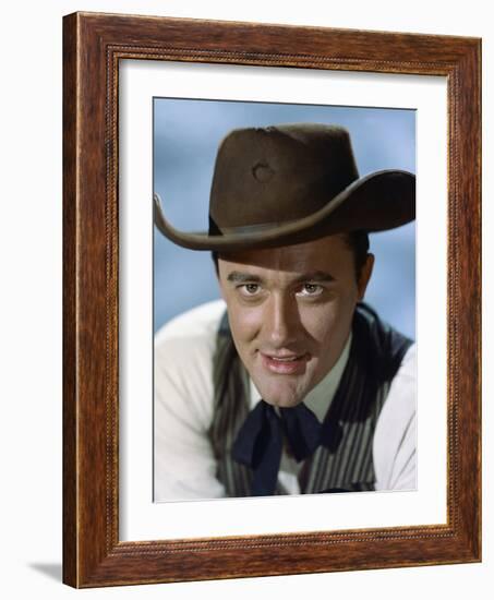 Les Sept Mercenaires The MAGNIFICENT SEVEN by JohnSturges with Robert Vaughn, 1960 (photo)-null-Framed Photo