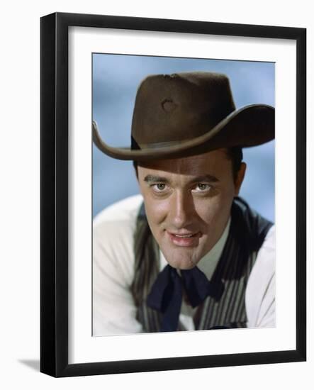 Les Sept Mercenaires The MAGNIFICENT SEVEN by JohnSturges with Robert Vaughn, 1960 (photo)-null-Framed Photo