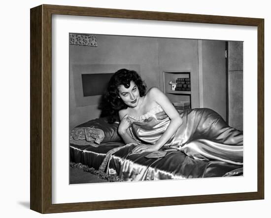 Les tueurs The killers A Man Alone by Robert Siodmak with Ava Gardner, 1946 (d'apres Ernest Hemingw-null-Framed Photo