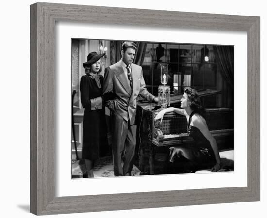 Les tueurs The killers A Man Alone by Robert Siodmak with Virginia Christine, Burt Lancaster, Ava G-null-Framed Photo