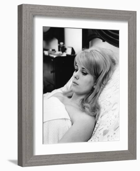 LES VACANCES PORTUGAISES, 1963 directed by PIERRE KAST Catherine Deneuve (b/w photo)-null-Framed Photo