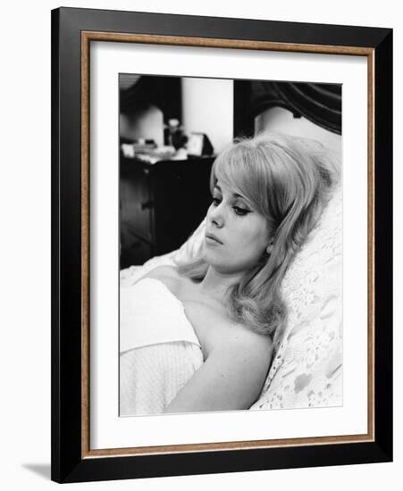 LES VACANCES PORTUGAISES, 1963 directed by PIERRE KAST Catherine Deneuve (b/w photo)-null-Framed Photo