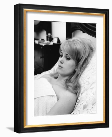 LES VACANCES PORTUGAISES, 1963 directed by PIERRE KAST Catherine Deneuve (b/w photo)-null-Framed Photo