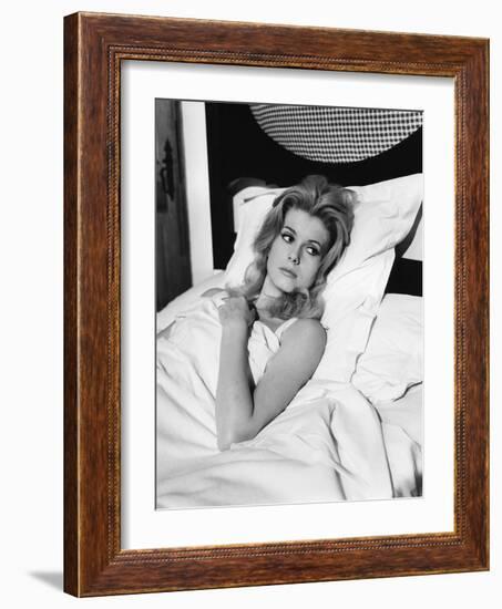 LES VACANCES PORTUGAISES, 1963 directed by PIERRE KAST Catherine Deneuve (b/w photo)-null-Framed Photo