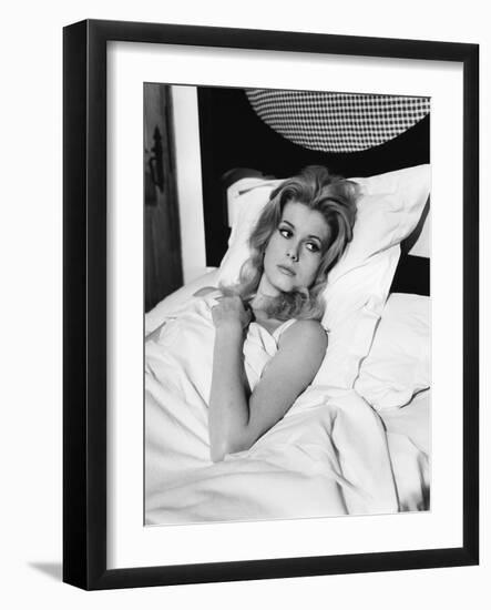 LES VACANCES PORTUGAISES, 1963 directed by PIERRE KAST Catherine Deneuve (b/w photo)-null-Framed Photo