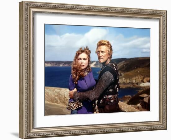 Les Vikings by Richard Fleischer with Kirk Douglas and Janet Leigh en, 1958 (photo)-null-Framed Photo