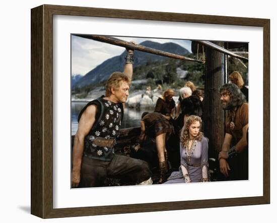 Les Vikings by Richard Fleischer with Kirk Douglas, Janet Leigh and Ernest Borgnine en, 1958 (photo-null-Framed Photo
