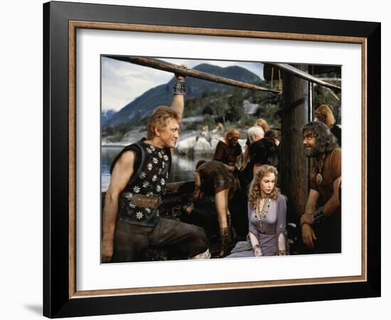 Les Vikings by Richard Fleischer with Kirk Douglas, Janet Leigh and Ernest Borgnine en, 1958 (photo-null-Framed Photo