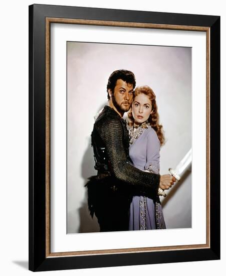 Les Vikings by Richard Fleischer with Tony Curtis and Janet Leigh en, 1958 (photo)-null-Framed Photo