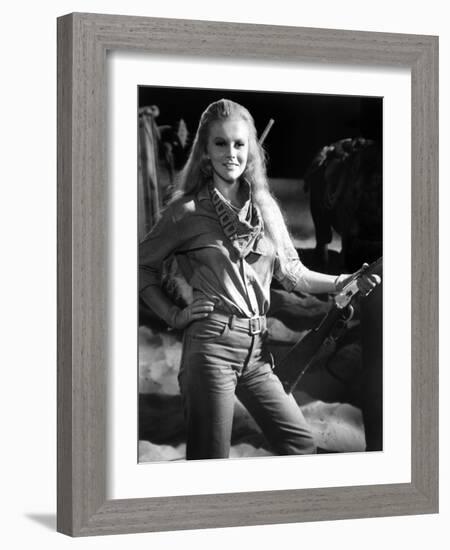 Les Voleurs by Trains THE TRAIN ROBBERS by BurtKennedy with Ann-Margret, 1973 (b/w photo)-null-Framed Photo