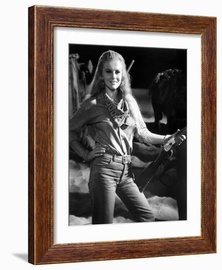 Les Voleurs by Trains THE TRAIN ROBBERS by BurtKennedy with Ann-Margret, 1973 (b/w photo)-null-Framed Photo