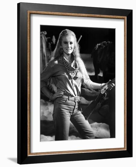 Les Voleurs by Trains THE TRAIN ROBBERS by BurtKennedy with Ann-Margret, 1973 (b/w photo)-null-Framed Photo