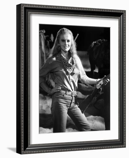 Les Voleurs by Trains THE TRAIN ROBBERS by BurtKennedy with Ann-Margret, 1973 (b/w photo)-null-Framed Photo