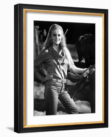 Les Voleurs by Trains THE TRAIN ROBBERS by BurtKennedy with Ann-Margret, 1973 (b/w photo)-null-Framed Photo