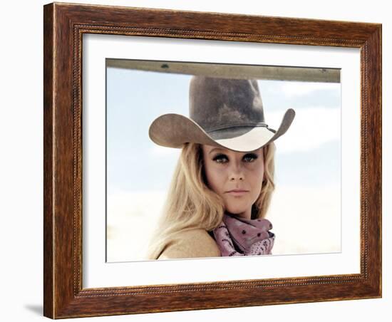 Les Voleurs by Trains THE TRAIN ROBBERS by BurtKennedy with Ann-Margret, 1973 (photo)-null-Framed Photo