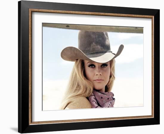 Les Voleurs by Trains THE TRAIN ROBBERS by BurtKennedy with Ann-Margret, 1973 (photo)-null-Framed Photo