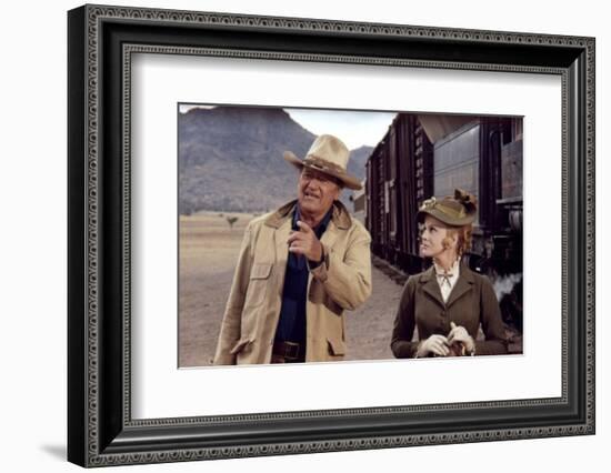 Les Voleurs by Trains THE TRAIN ROBBERS by BurtKennedy with John Wayne and Ann-Margret, 1973 (photo-null-Framed Photo