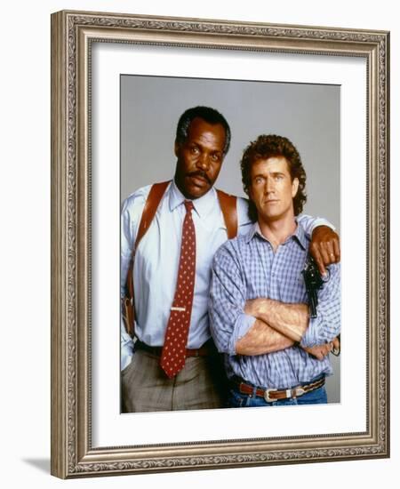 LETHAL WEAPON, 1987 directed by RICHARD DONNER Danny Glover and Mel Gibson (photo)-null-Framed Photo