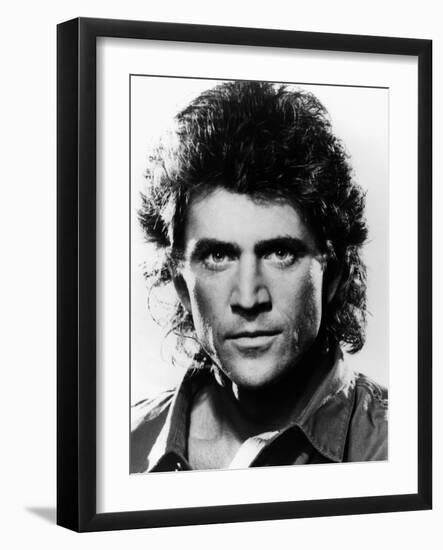 LETHAL WEAPON, 1987 directed by RICHARD DONNER Mel Gibson (b/w photo)-null-Framed Photo