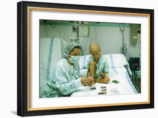 Leukaemia Patient & Mother Play Cards In Hospital-Geoff Tompkinson-Framed Photographic Print