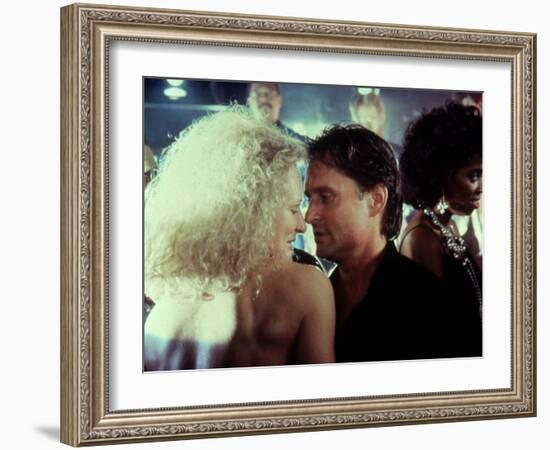 Liaison fatale Fatal attraction by Adrian Lyne with Glenn Close and Michael Douglas, 1987 (photo)-null-Framed Photo