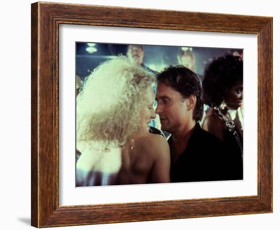 Liaison fatale Fatal attraction by Adrian Lyne with Glenn Close and Michael Douglas, 1987 (photo)-null-Framed Photo