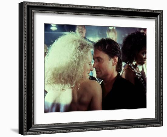 Liaison fatale Fatal attraction by Adrian Lyne with Glenn Close and Michael Douglas, 1987 (photo)-null-Framed Photo