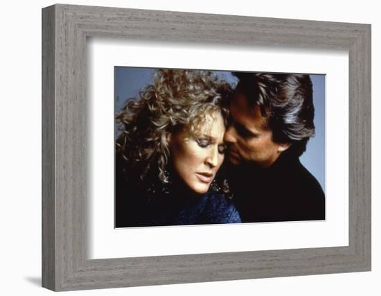 Liaison fatale Fatal attraction by Adrian Lyne with Glenn Close and Michael Douglas, 1987 (photo)-null-Framed Photo