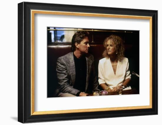 Liaison fatale Fatal attraction by Adrian Lyne with Michael Douglas and Glenn Close, 1987 (photo)-null-Framed Photo