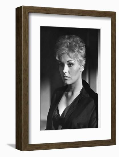 Liaisons Secretes STRANGERS WHEN WE MEET by Richard Quine with Kim Novak, 1960 (b/w photo)-null-Framed Photo