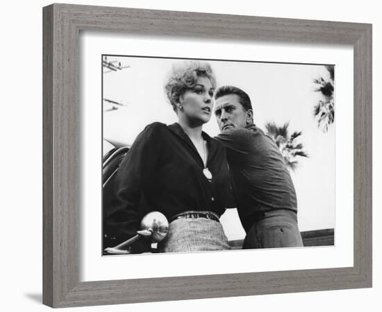 Liaisons Secretes STRANGERS WHEN WE MEET by Richard Quine with Kim Novak and Kirk Douglas, 1960 (b/-null-Framed Photo