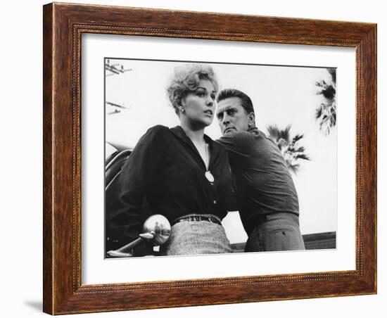 Liaisons Secretes STRANGERS WHEN WE MEET by Richard Quine with Kim Novak and Kirk Douglas, 1960 (b/-null-Framed Photo