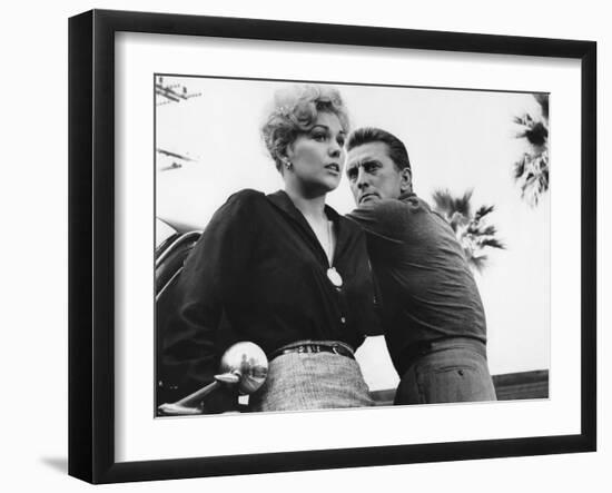 Liaisons Secretes STRANGERS WHEN WE MEET by Richard Quine with Kim Novak and Kirk Douglas, 1960 (b/-null-Framed Photo