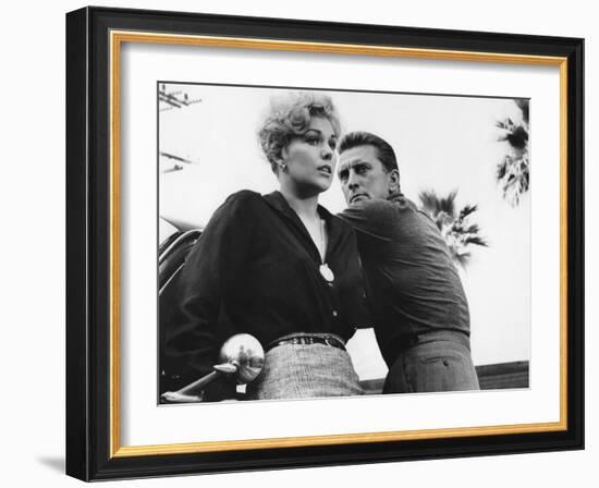 Liaisons Secretes STRANGERS WHEN WE MEET by Richard Quine with Kim Novak and Kirk Douglas, 1960 (b/-null-Framed Photo