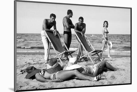 Life on the beach of Cesenatico, Italy.-Erich Lessing-Mounted Photographic Print
