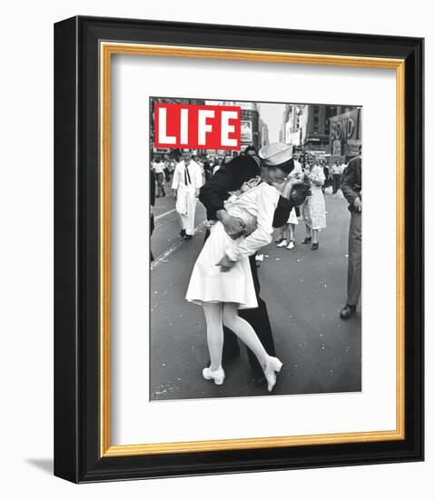 LIFE VJ Day Soldier Kissing girl-null-Framed Art Print