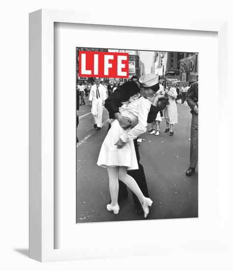 LIFE VJ Day Soldier Kissing girl-null-Framed Art Print