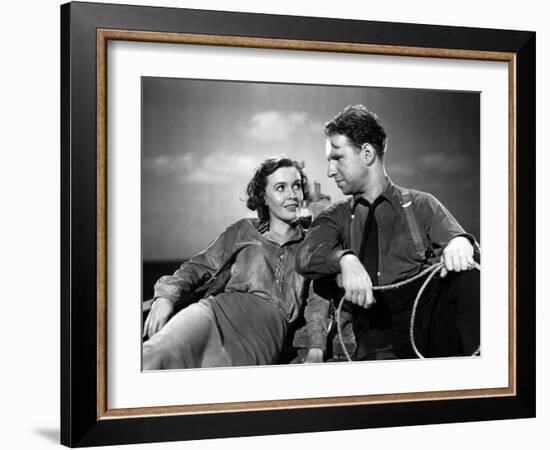 Lifeboat by Alfred Hitchcock with Mary anderson and Hume Cronyn, 1944 (b/w photo)-null-Framed Photo